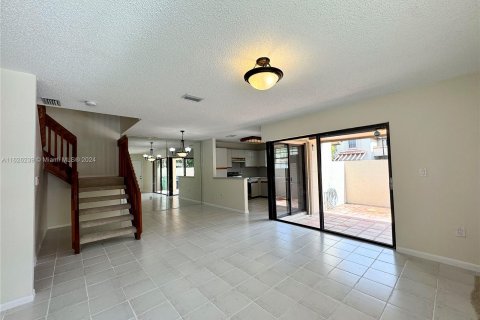 Townhouse in Miami, Florida 3 bedrooms, 122.63 sq.m. № 1272659 - photo 2