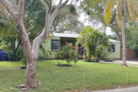 House in Miami, Florida 2 bedrooms, 132.48 sq.m. № 1013659 - photo 3