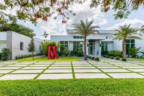 Villa ou maison à vendre à Pinecrest, Floride: 6 chambres, 523.41 m2 № 1220646 - photo 1