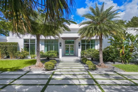 Villa ou maison à vendre à Pinecrest, Floride: 6 chambres, 523.41 m2 № 1220646 - photo 2