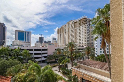 Condo in Fort Lauderdale, Florida, 3 bedrooms  № 1220645 - photo 23