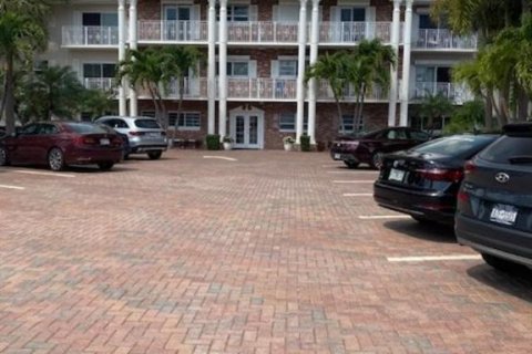 Copropriété à vendre à Hillsboro Beach, Floride: 2 chambres, 83.61 m2 № 397510 - photo 1