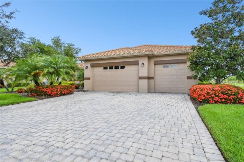 Villa ou maison à vendre à Kissimmee, Floride: 3 chambres, 243.03 m2 № 1311771 - photo 4