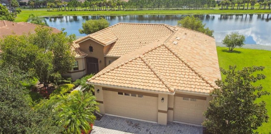 Casa en Kissimmee, Florida 3 dormitorios, 243.03 m2 № 1311771