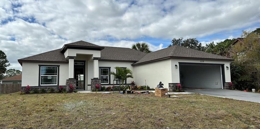 House in Palm Bay, Florida 4 bedrooms, 187.94 sq.m. № 1008380