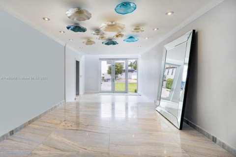 House in Miami Beach, Florida 5 bedrooms, 242.29 sq.m. № 762594 - photo 2