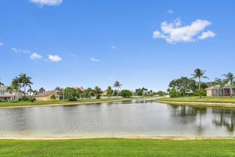 House in Wellington, Florida 5 bedrooms, 300.82 sq.m. № 1178341 - photo 11