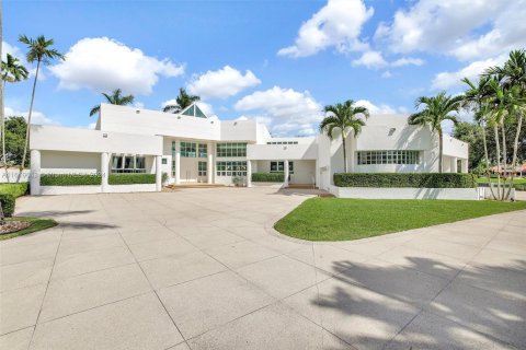 House in Weston, Florida 5 bedrooms, 517.93 sq.m. № 1329433 - photo 10