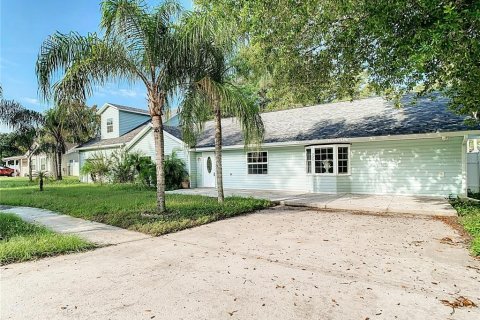 House in Dover, Florida 4 bedrooms, 238.57 sq.m. № 1393960 - photo 1