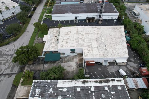 Commercial property in Miami Gardens, Florida № 781234 - photo 3