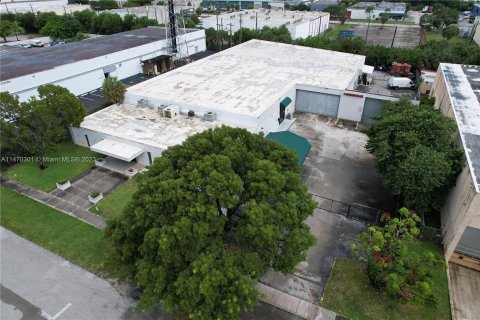 Купить коммерческую недвижимость в Майами-Гарденс, Флорида № 781234 - фото 7