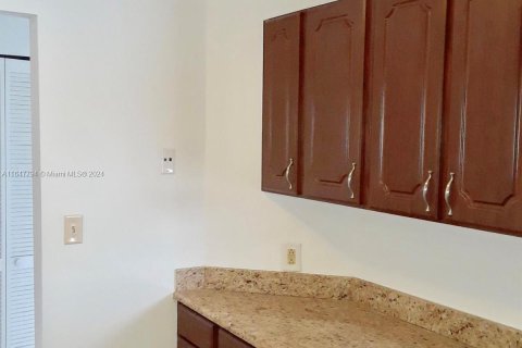 Condo in Oakland Park, Florida, 2 bedrooms  № 1330461 - photo 3