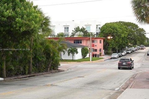 Propiedad comercial en venta en Miami Beach, Florida, 348.1 m2 № 1330375 - foto 7