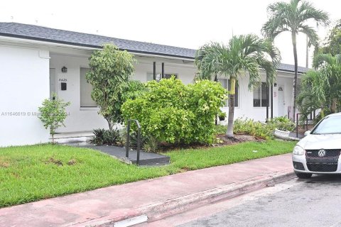 Immobilier commercial à vendre à Miami Beach, Floride: 348.1 m2 № 1330375 - photo 2