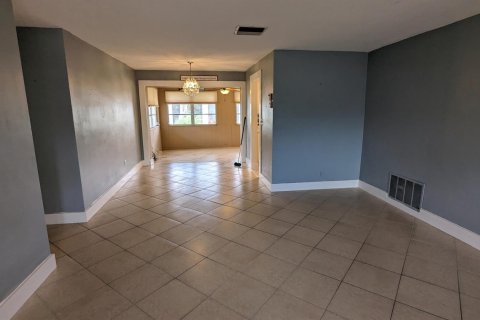 Villa ou maison à vendre à Tamarac, Floride: 2 chambres, 124.67 m2 № 1136549 - photo 12