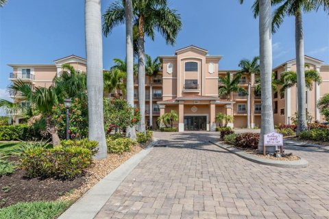 Copropriété à vendre à Punta Gorda, Floride: 3 chambres, 255.02 m2 № 1202355 - photo 2