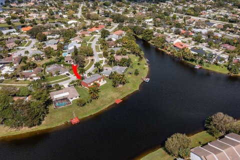 House in Wellington, Florida 3 bedrooms, 257.53 sq.m. № 1155535 - photo 9