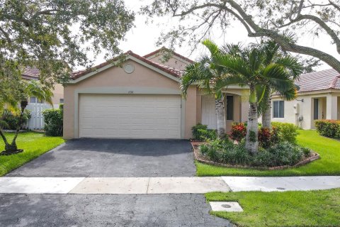 House in Weston, Florida 3 bedrooms, 127.09 sq.m. № 1364139 - photo 2