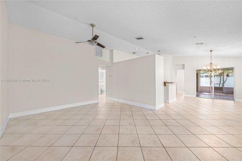 Villa ou maison à vendre à Weston, Floride: 3 chambres, 127.09 m2 № 1364139 - photo 5