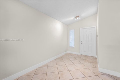 House in Weston, Florida 3 bedrooms, 127.09 sq.m. № 1364139 - photo 3