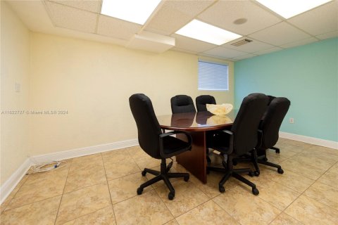 Propiedad comercial en venta en Hollywood, Florida № 1269588 - foto 15