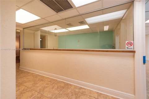 Propiedad comercial en venta en Hollywood, Florida № 1269588 - foto 19