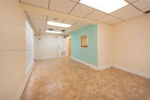 Propiedad comercial en venta en Hollywood, Florida № 1269588 - foto 6