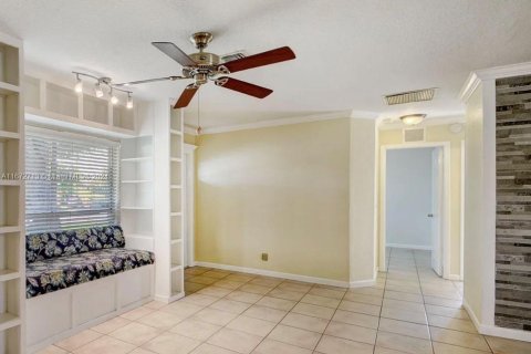 House in Lake Worth, Florida 3 bedrooms, 148.55 sq.m. № 1395199 - photo 17