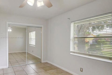 House in Lake Worth, Florida 3 bedrooms, 148.55 sq.m. № 1395199 - photo 20