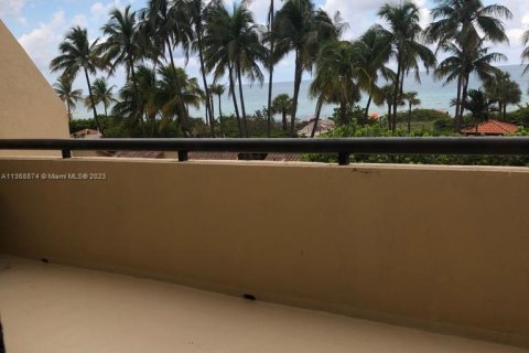 Condo in Miami Beach, Florida, 2 bedrooms  № 461826 - photo 17
