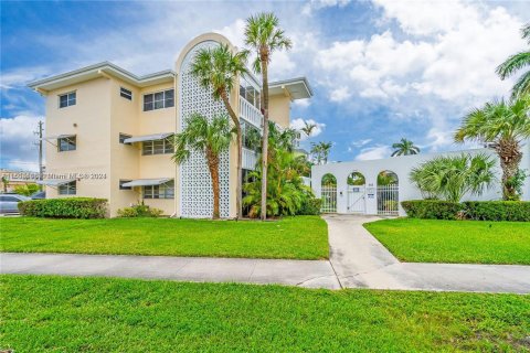 Copropriété à vendre à Hallandale Beach, Floride: 1 chambre, 60.39 m2 № 1304664 - photo 1