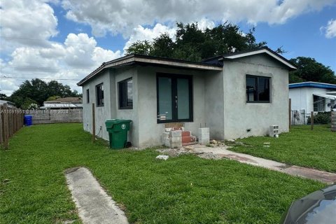 Casa en venta en Miami, Florida, 2 dormitorios, 87.51 m2 № 1439856 - foto 1