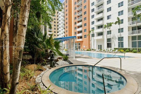 Condo in Aventura, Florida, 2 bedrooms  № 1242436 - photo 19