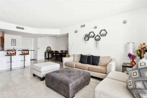 Condominio en venta en Aventura, Florida, 2 dormitorios, 116.31 m2 № 1242436 - foto 3