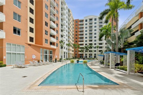 Condo in Aventura, Florida, 2 bedrooms  № 1242436 - photo 1