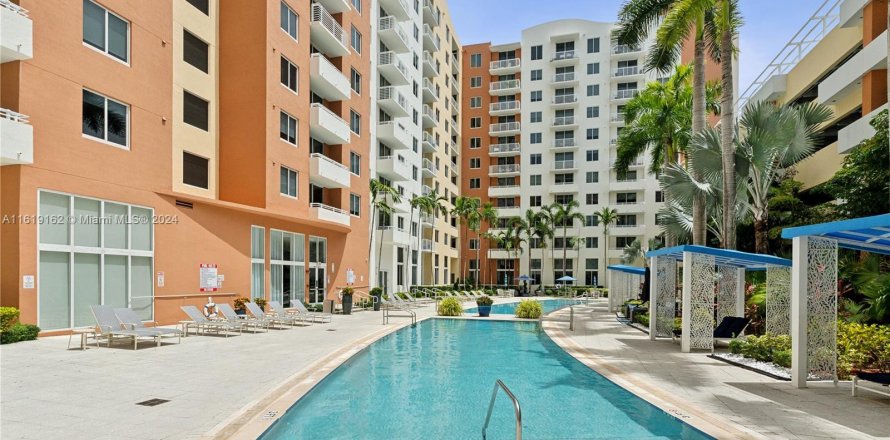 Condominio en Aventura, Florida, 2 dormitorios  № 1242436