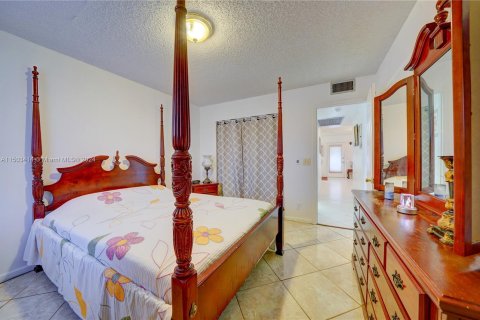 Condominio en venta en Pembroke Pines, Florida, 2 dormitorios, 88.54 m2 № 940649 - foto 13