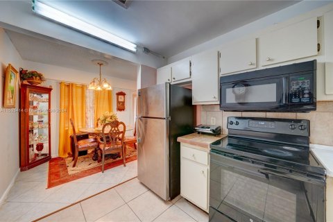 Condominio en venta en Pembroke Pines, Florida, 2 dormitorios, 88.54 m2 № 940649 - foto 10