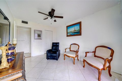 Condominio en venta en Pembroke Pines, Florida, 2 dormitorios, 88.54 m2 № 940649 - foto 16