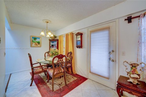 Condominio en venta en Pembroke Pines, Florida, 2 dormitorios, 88.54 m2 № 940649 - foto 7