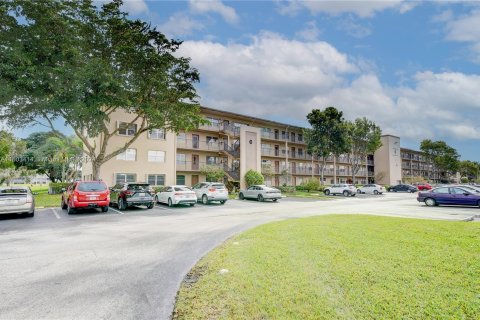 Condominio en venta en Pembroke Pines, Florida, 2 dormitorios, 88.54 m2 № 940649 - foto 3