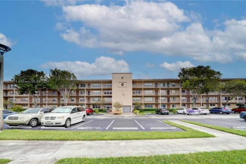 Condominio en venta en Pembroke Pines, Florida, 2 dormitorios, 88.54 m2 № 940649 - foto 1