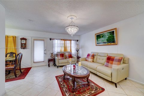 Condominio en venta en Pembroke Pines, Florida, 2 dormitorios, 88.54 m2 № 940649 - foto 6