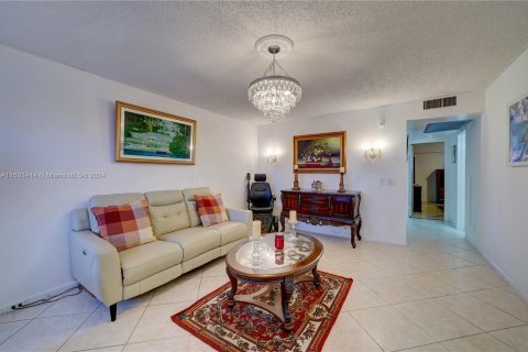 Condominio en venta en Pembroke Pines, Florida, 2 dormitorios, 88.54 m2 № 940649 - foto 5