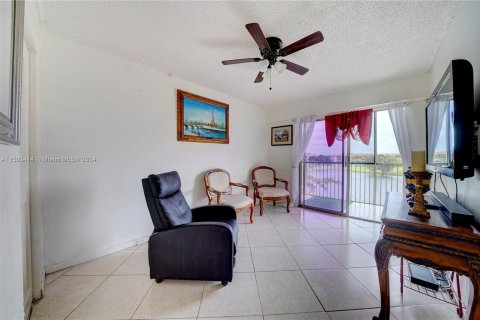 Condominio en venta en Pembroke Pines, Florida, 2 dormitorios, 88.54 m2 № 940649 - foto 15
