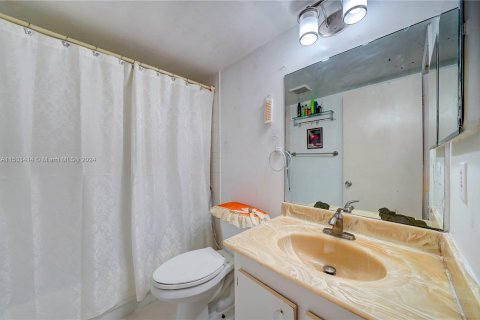 Condominio en venta en Pembroke Pines, Florida, 2 dormitorios, 88.54 m2 № 940649 - foto 11