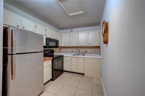 Condominio en venta en Pembroke Pines, Florida, 2 dormitorios, 88.54 m2 № 940649 - foto 9