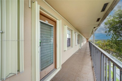 Condominio en venta en Pembroke Pines, Florida, 2 dormitorios, 88.54 m2 № 940649 - foto 4