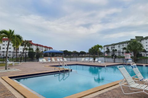 Condo in Lauderhill, Florida, 1 bedroom  № 1221523 - photo 11