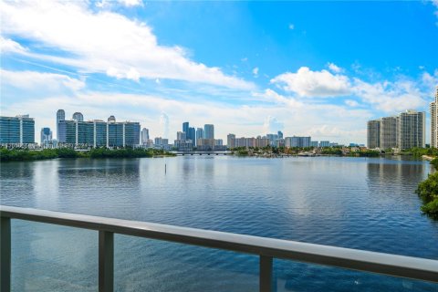 Condo in Aventura, Florida, 3 bedrooms  № 1367002 - photo 2